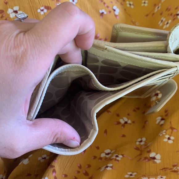 Kate Spade Vintage Trifold Cream Tan Leather Wallet Gold Turn Lock Coin Purse - Picture 12 of 14